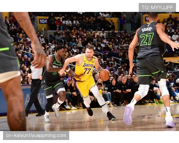 东契奇挡拆创造高位机会效率提升显著 拉开球队进攻节奏